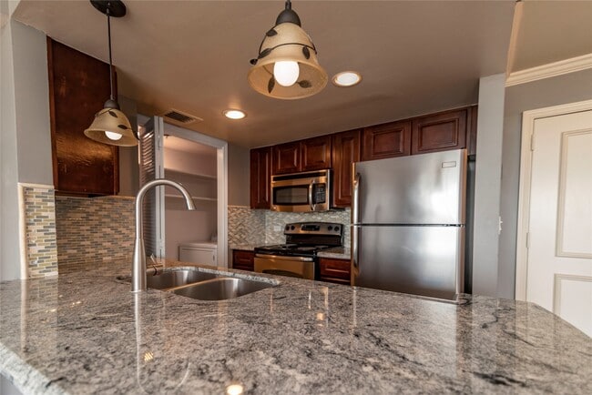 Photo - 3525 Sage Rd Unit 1402