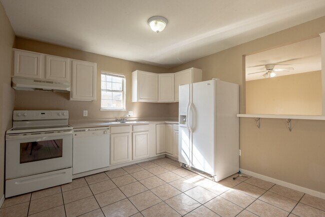 Photo - 7561 Windsor Oaks