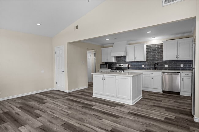 Photo - 1909 16th Ave N