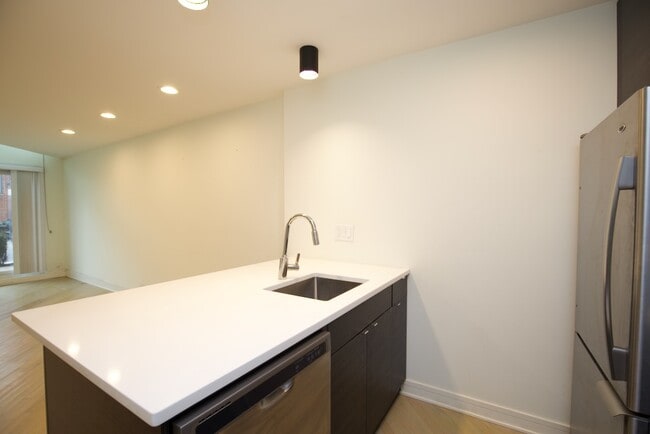 Photo - 843 W Grace St Unit 201E