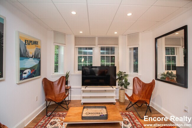 Photo - 1253 Beacon St Unidad 4BB