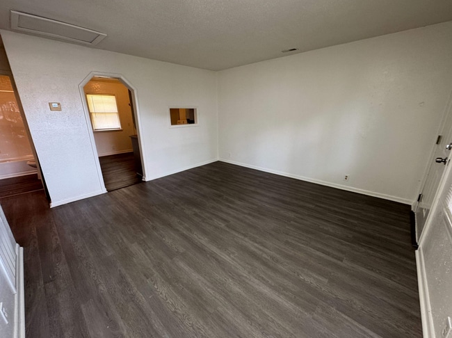 Photo - 209 Commercial St