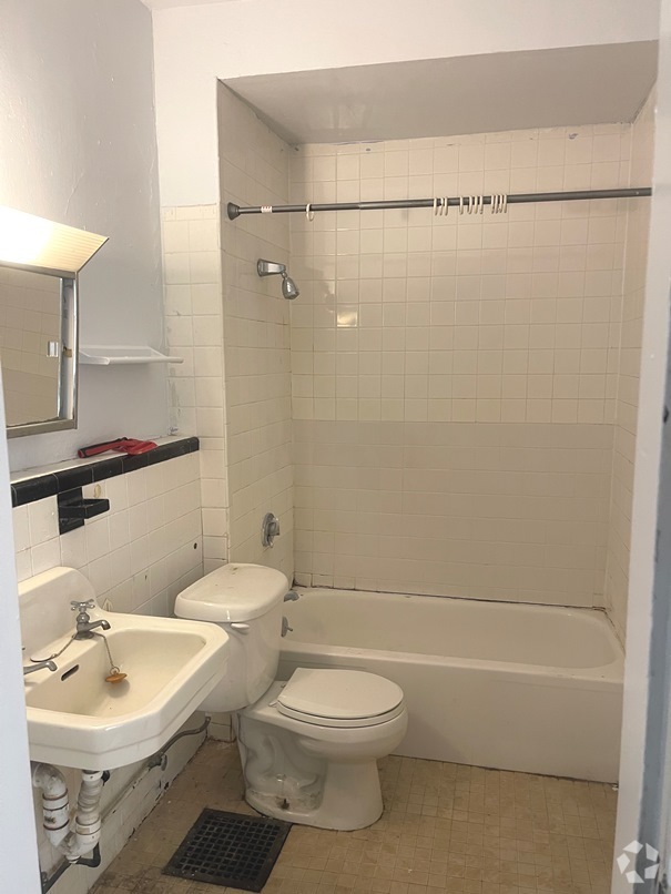 Building Photo - 509 Beacon St Unit 509 Beacon St., #4 Rental