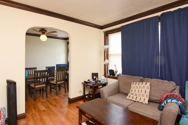 Building Photo - 3621 N Paulina St Unit J04P