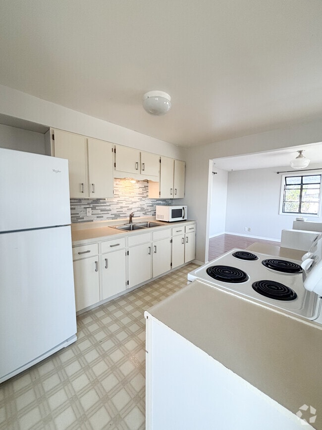 Building Photo - 24 E Dalton Ave Rental