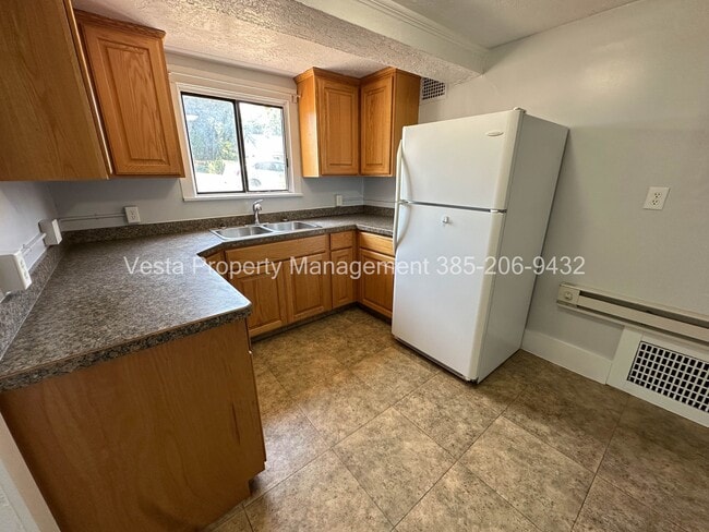 Photo - 1082 Doxey St
