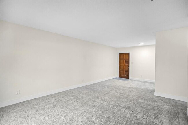 Photo - 493 NW 43rd St Unit 6