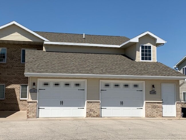 Building Photo - 2 Bedroom, 2 Bathroom Lower Available