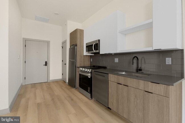 Photo - 689 N Broad St Unidad 201