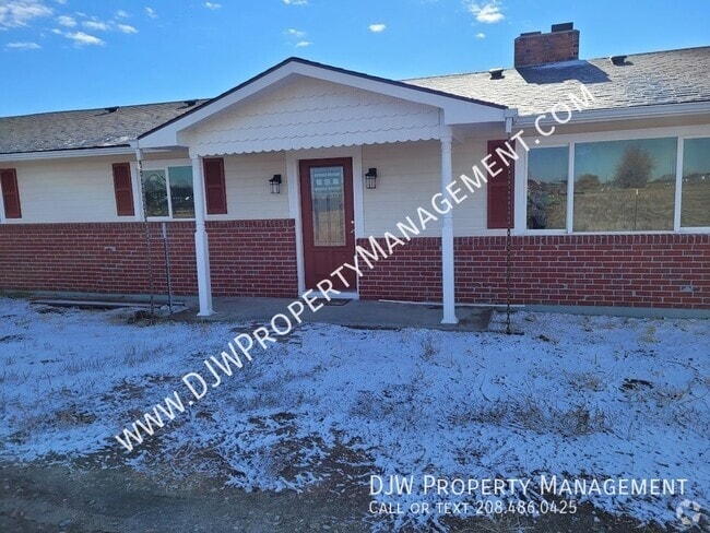 Building Photo - 5200 S Black Cat Rd Rental