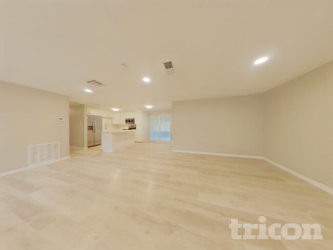 Photo - 1124 Jadewood Ave