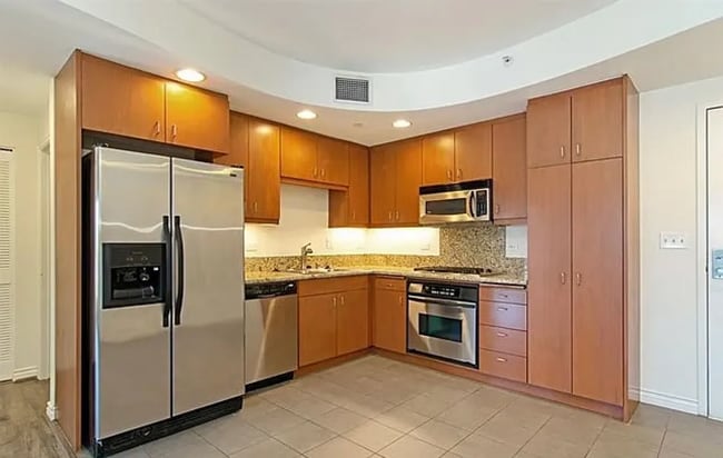 Building Photo - 550 15th St Unit 508