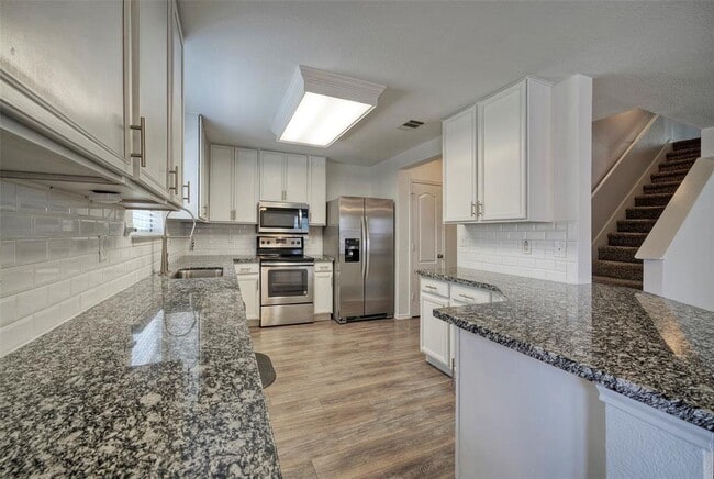 Photo - 140 Plum Path