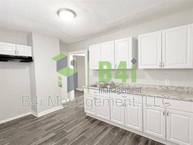 Photo - 2056 Mason St