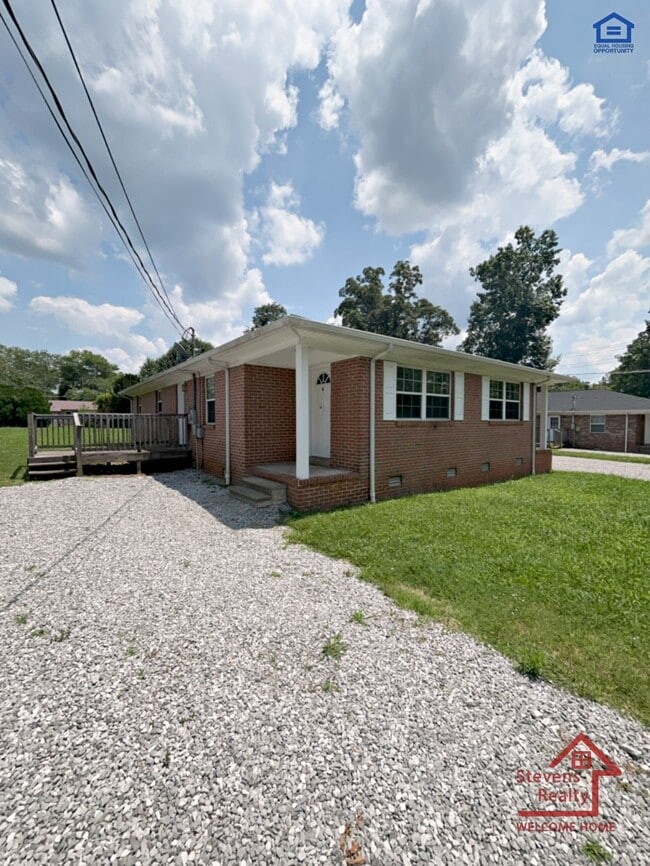 Building Photo - 207 Bermuda Dr Rental