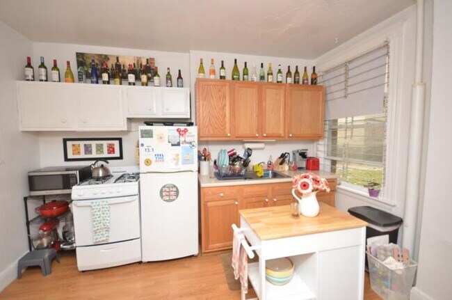 Building Photo - 1626 Commonwealth Ave Unit 3 Rental