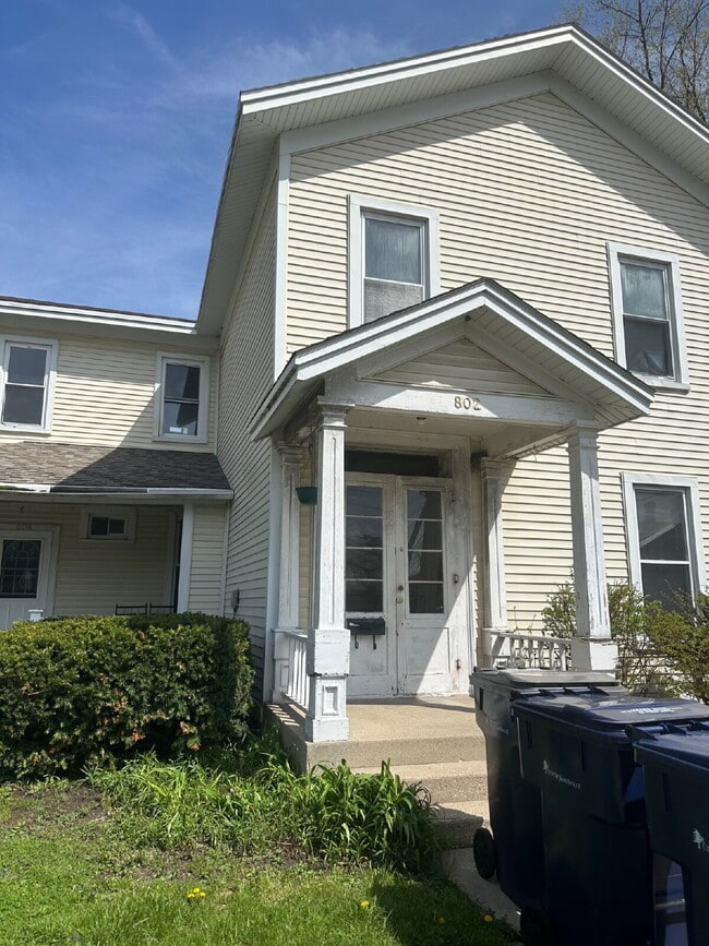 Building Photo - 802 McKinley St