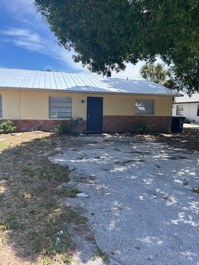 Building Photo - 6711 45th Ave W