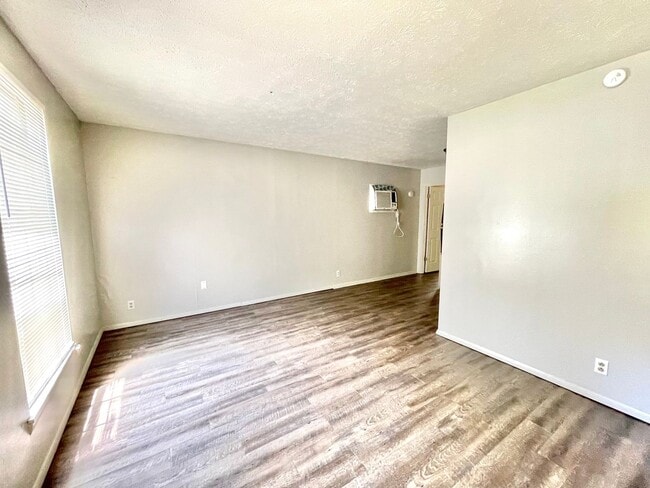 Photo - Renovated 1 Bedroom / 1 Bathroom in Madison! Pet friendly! A block from everything you need!
