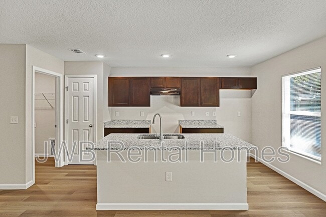 Photo - 5938 Moncrief Rd W