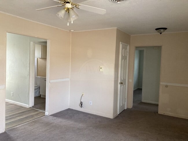 Photo - 303 Ridge St