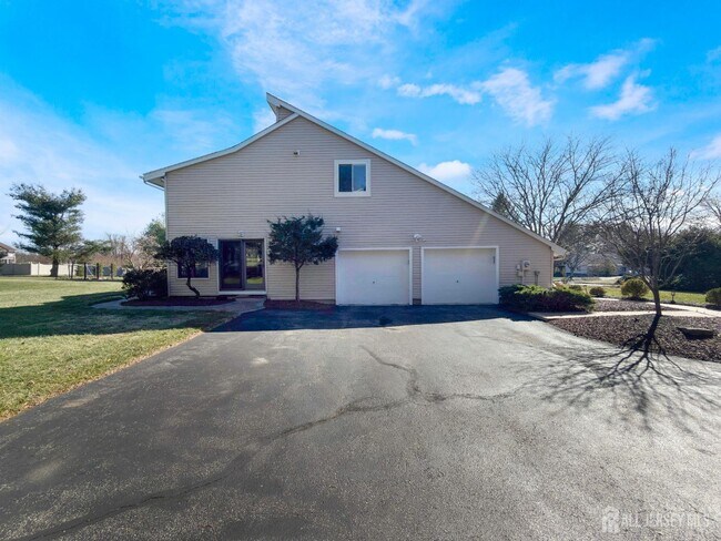 Photo - 592 Cabot Hill Rd