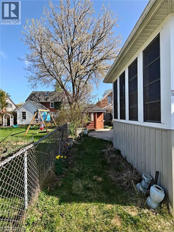 Photo - 18 Dunbar Rd S