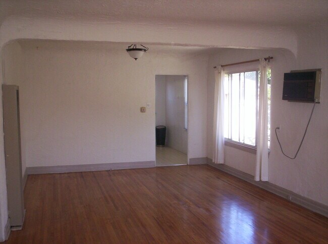 Living room to Kitchen