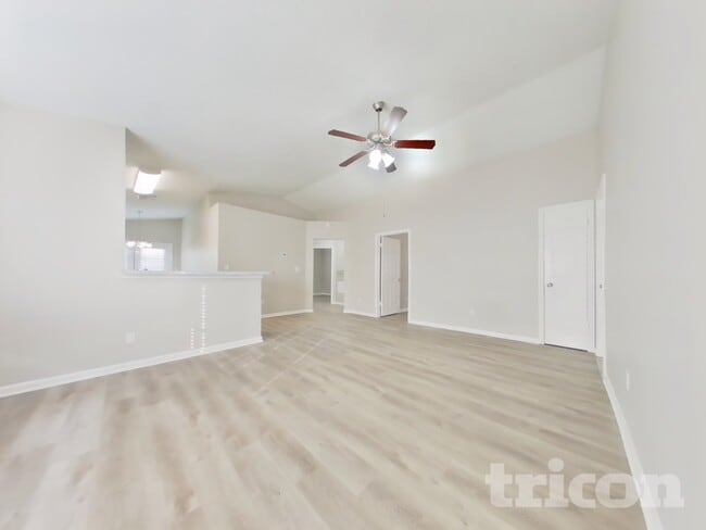 Photo - 3254 Kelling St