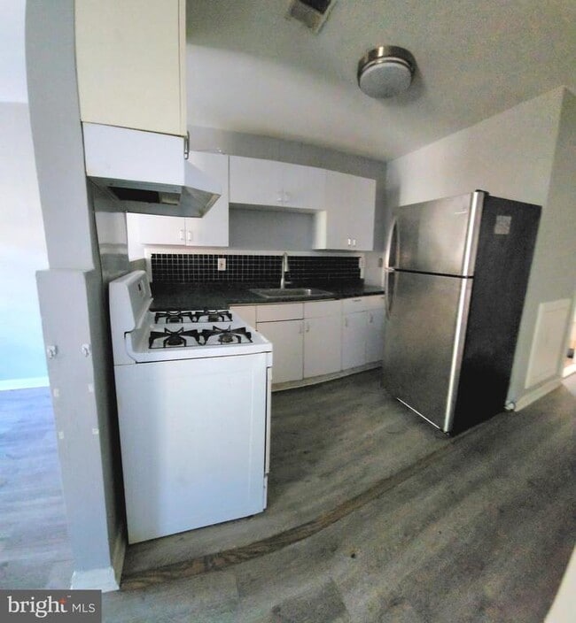 Photo - 1704 W Diamond St Unit 2