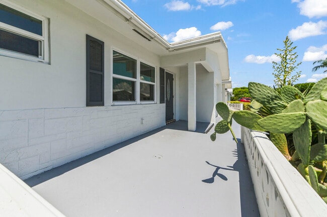 Photo - 717 SW 16th St