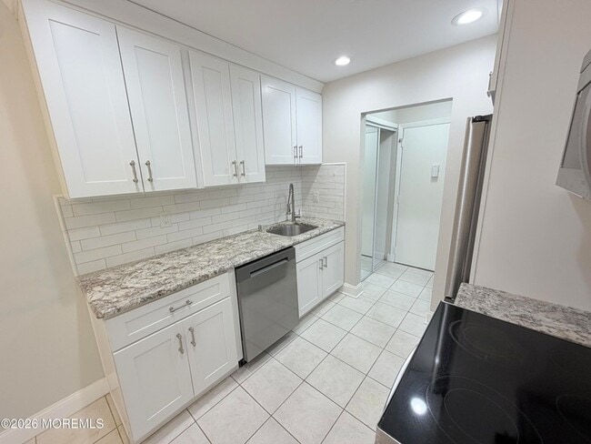 35 Amberly Dr