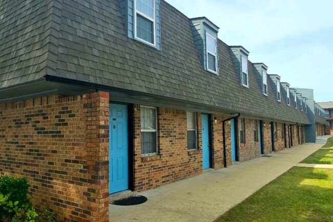 Courtyard @ The Corner - Courtyard @ The Corner Apartments