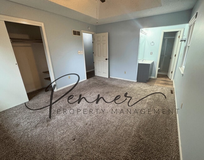 Photo - 1100 NW Oakridge Dr