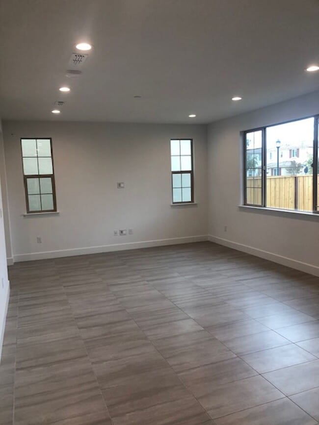 Photo - Newer 3 Bedroom 2.5 Bath in Mountain House