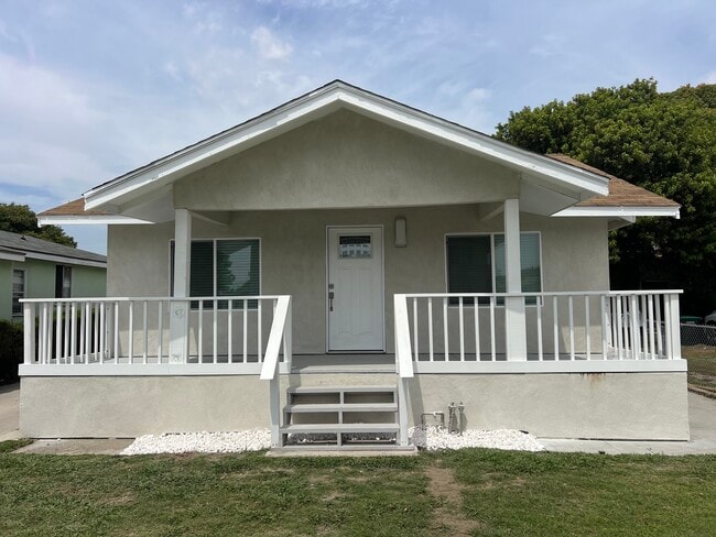 Building Photo - 9717 Oak St