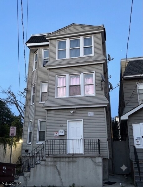 Building Photo - 764 S 16th St Unit 2