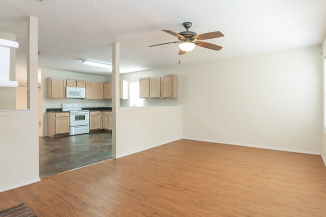 Photo - 8804 Seven Oaks Ln