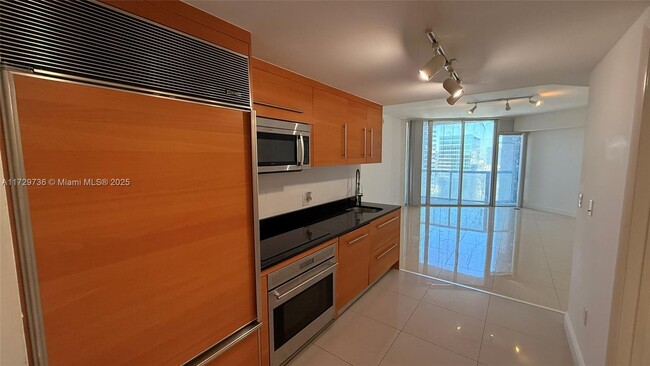 Photo - 475 Brickell Ave Unidad 4408 Rental