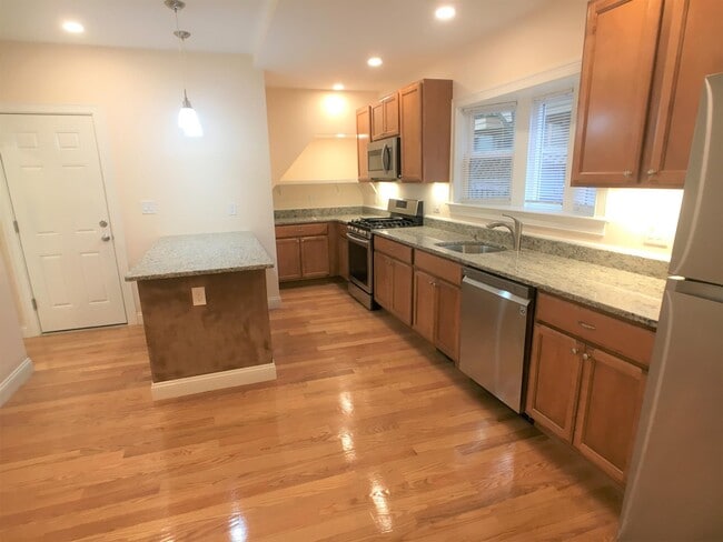 Photo - 67 Temple St Unit 2