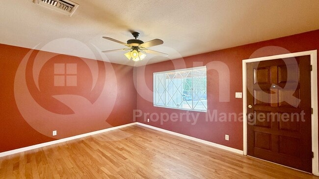 Photo - 104 E Taylor St