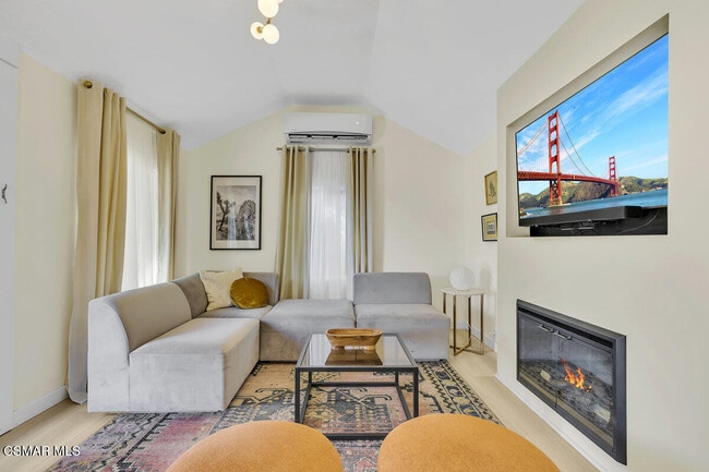 Photo - 2855 Los Feliz Dr