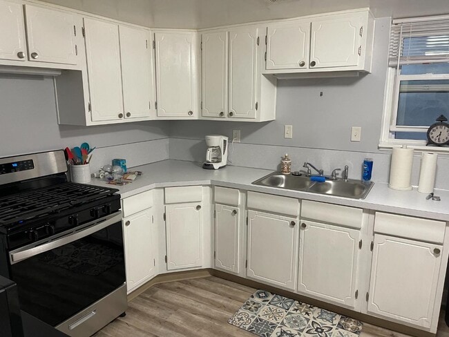 Photo - 2201 W State St