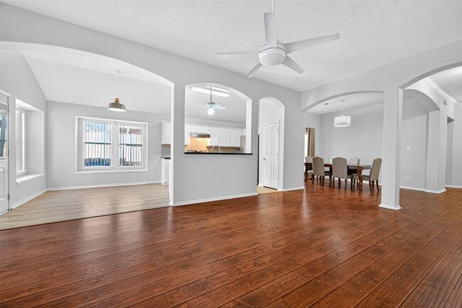 Photo - 14007 Hillingdale Ln