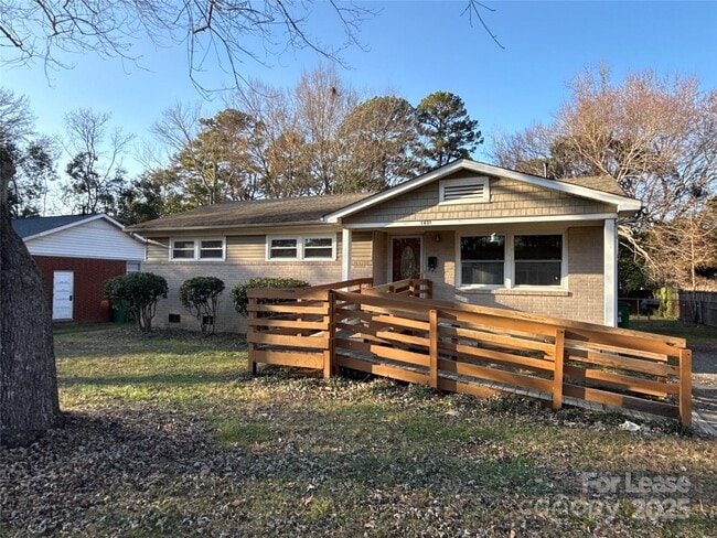 Photo - 1431 Woodhill Ln