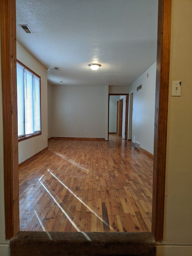 Photo - 10614 Oakland Ave