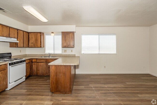 Photo - HUGE 4 BEDROOM Townhome!