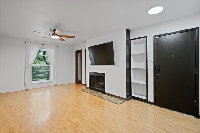 Building Photo - 5218 Fleetwood Oaks Ave Unit 207 Rental