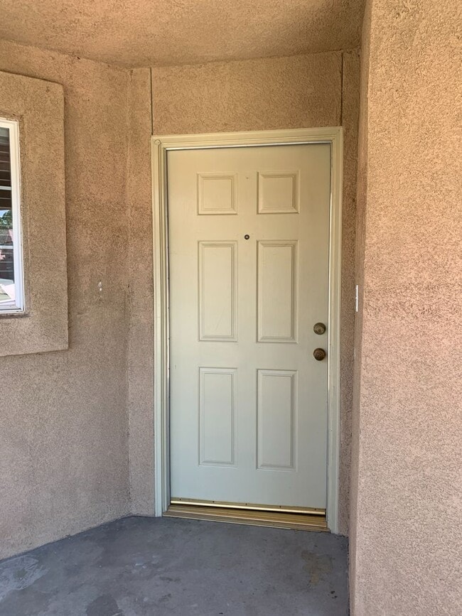 Photo - 3+Office+2 in South San Lauren