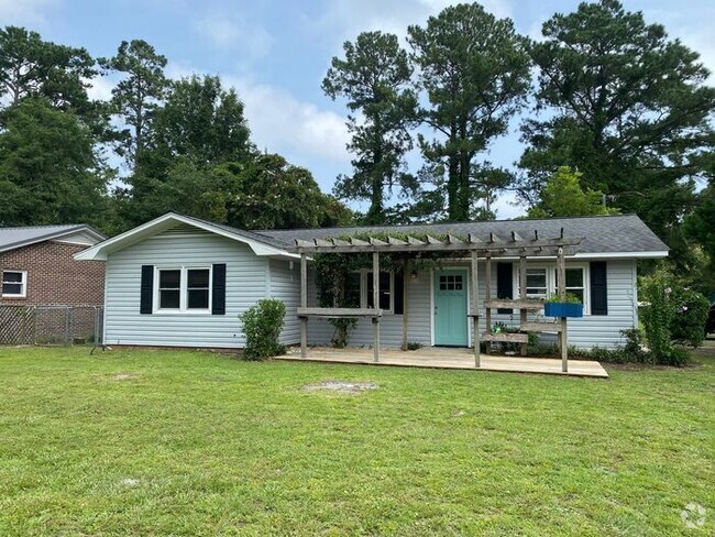 Building Photo - Cottage home, 5 minutes to Wrightsville Be...